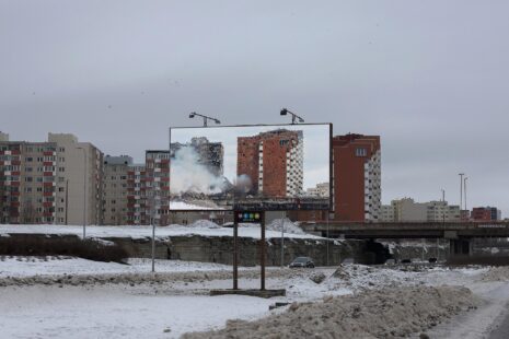Tallinna reklaamtahvlitele kerkis hävinud linnaruumi kujutav näitus