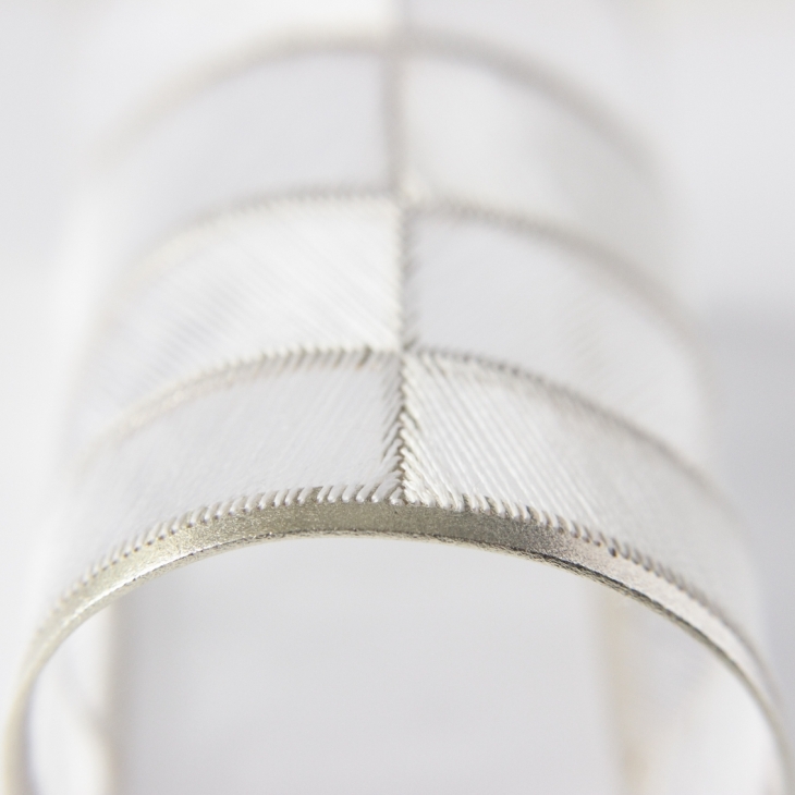 Tekstiili ja ehete süneriga kaasaegses ehtekollektsioonis. Käevõru - Laura Motiejunaite