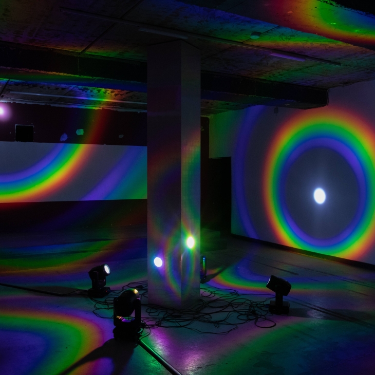 White hole - Roma Salė