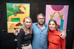 8.-Krete-Erlenhein-vasak-Orm-Naarits-EKOstkeskel-Anna-Kouhkna-paremal.-Foto-autor-Andres-Teiss