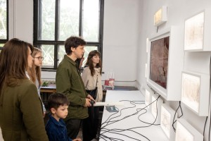 DG760557
